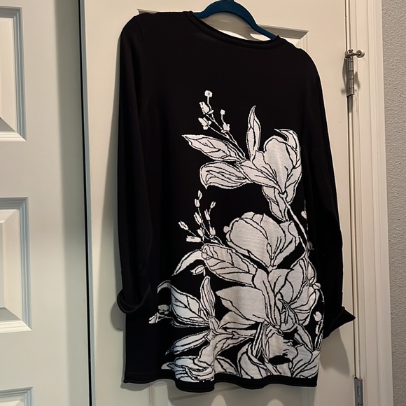 Chicos black and white sweater. Size 2 excellent condition no snags,no stains - Picture 3 of 3